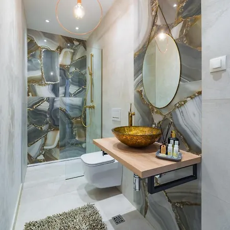 Sleeps 8 With Pool Air Con And Wifi * Martinovici