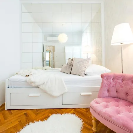 ヴィラ Sleeps 8 With Pool Air Con And Wifi Martinovici