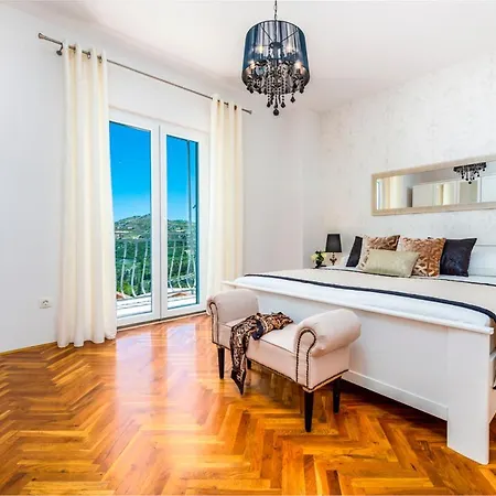 Sleeps 8 With Pool Air Con And Wifi Villa *