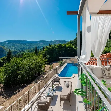 Sleeps 8 With Pool Air Con And Wifi Villa Martinovici
