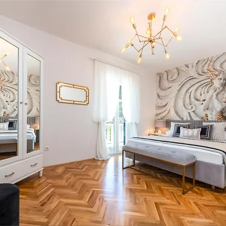 Villa Sleeps 8 With Pool Air Con And Wifi