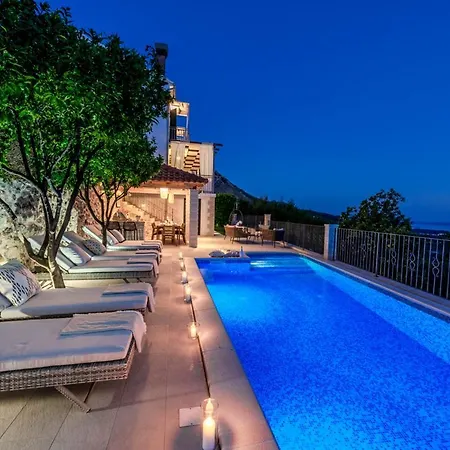 Villa Sleeps 8 With Pool Air Con And Wifi Martinovici